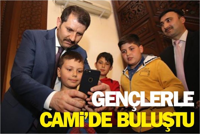 GENÇLERLE CAMİDE BULUŞTU