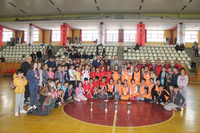 ÇOCUK ŞENLİKLERİNDE KIYASIYA REKABET - video