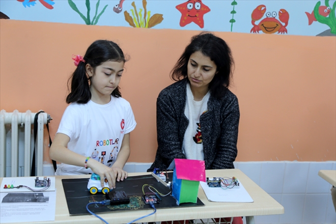 PROJELERİNİ VELİLERİYLE YAPTILAR