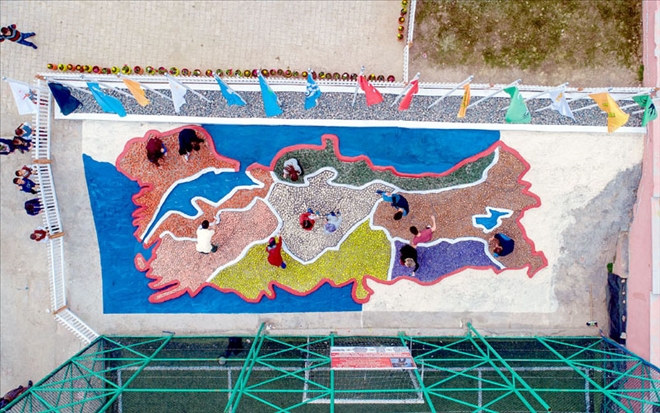 KUM, TAŞ VE ÇİMENTOYLA TÜRKİYE HARİTASI YAPTILAR