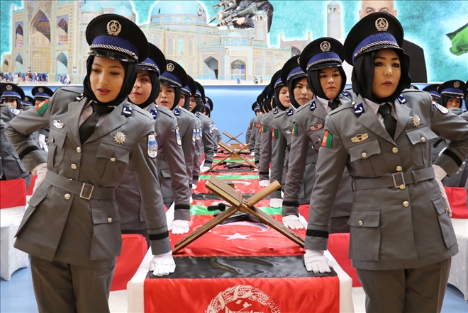 AFGAN KADIN POLİSLER MEZUN OLDU