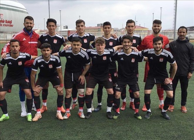 SİVASSPOR, RİZE´Yİ 3 GOLLE YENDİ