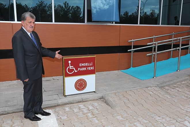 ÜNİVERSİTEDE ENGELLER KALKIYOR