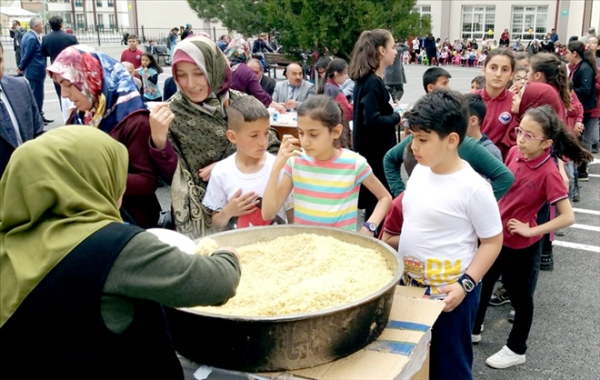 "LEYLEKLİ OKUL"DA "LEYLEK PİLAVI" ETKİNLİĞİ