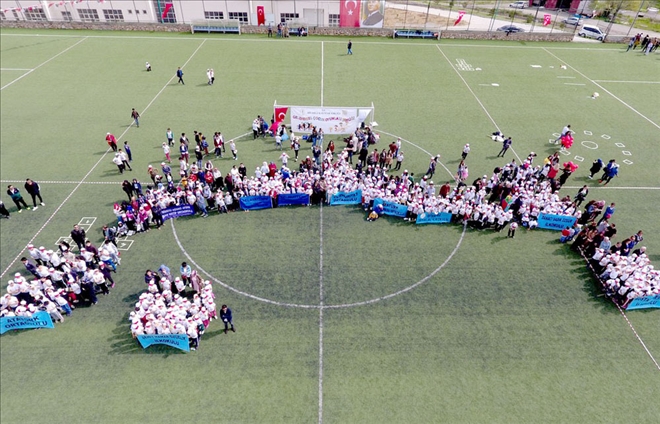 DİVRİĞİ´DE GELENEKSEL ÇOCUK OYUNLARI ŞENLİĞİ DÜZENLENDİ