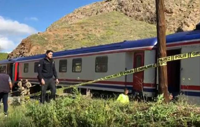 DOĞU EKSPRESİ´NİN ÖNÜNE ATLAYARAK İNTİHAR ETTİ