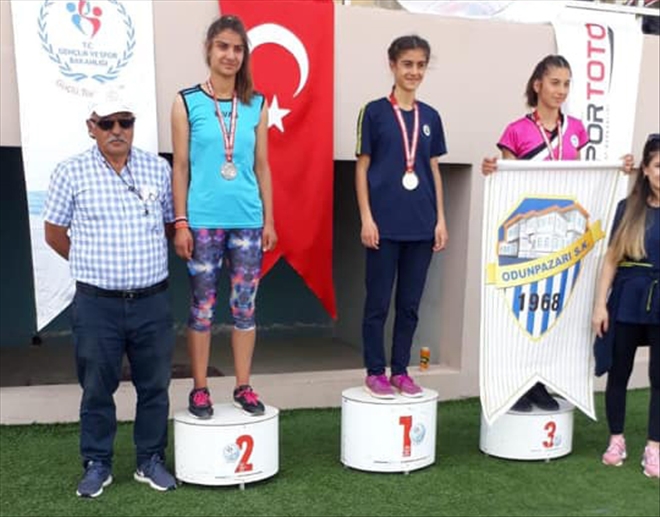 ANTALYA´DAN GÜMÜŞ MADALYA İLE DÖNDÜ