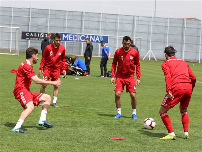 YİĞİDO TOPBAŞI YAPTI