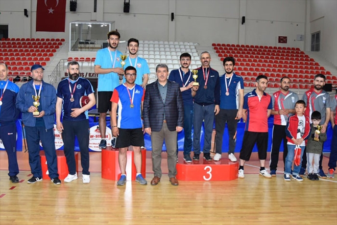 KURUMLAR MASA TENİSİNDE YARIŞTI