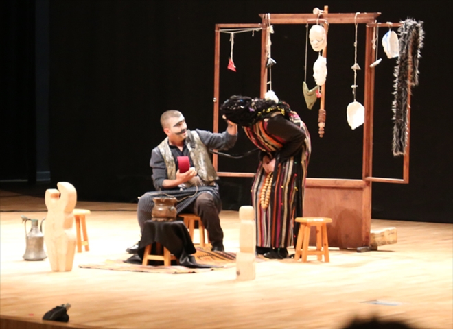 ÜNİVERSİTE´DEN 6 TİYATRO OYUNU - video