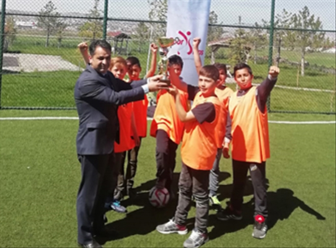 ?SPOR SİVAS´ MEYVELERİNİ VERİYOR