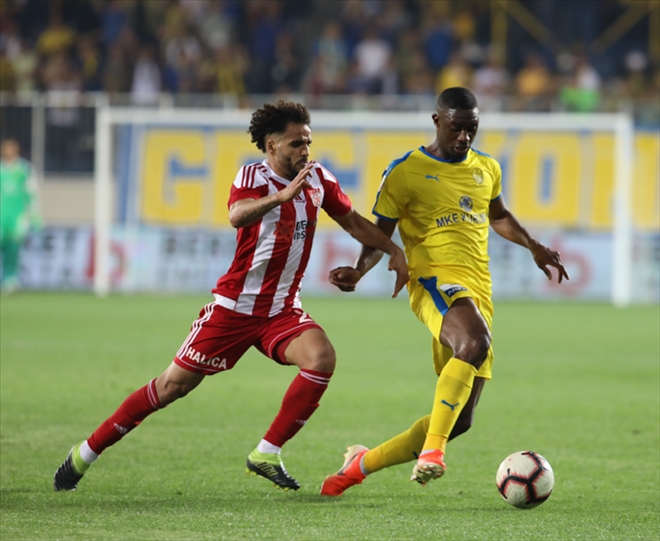 FENERBAHÇE YENDİ, LİG KARIŞTI