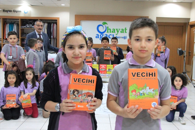 HEM ÖĞRENİYOR HEM DE ÖRNEK OLUYORLAR