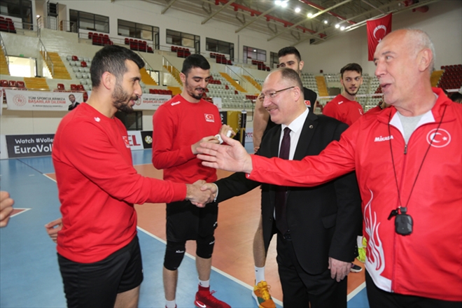 MİLLİ TAKIM SİVAS´TA MORAL DEPOLADI