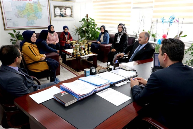 BAŞARILI SPORCULARI KUTLADI