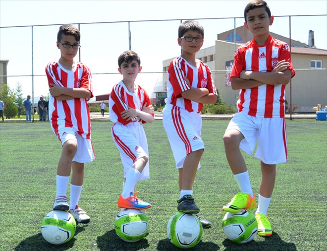 YETENEKLİ FUTBOLCULAR KEŞFEDİLECEK