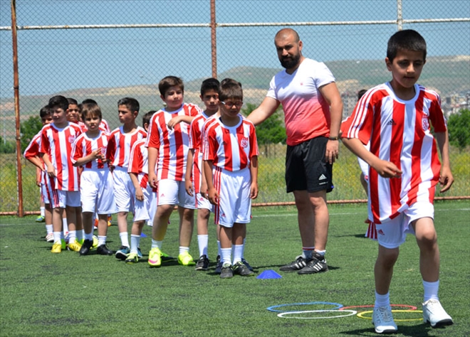 YETENEKLİ ÇOCUKLAR FUTBOLA KAZANDIRILACAK