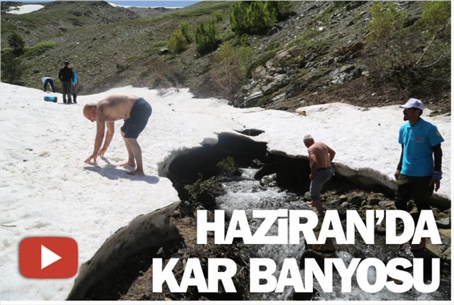 KAR BANYOSU YAPIP, 100´ÜNCÜ YIL İÇİN YÜRÜDÜLER