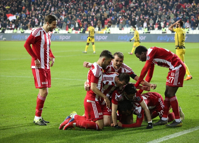 ASİSTLERE DOUGLAS İMZASI