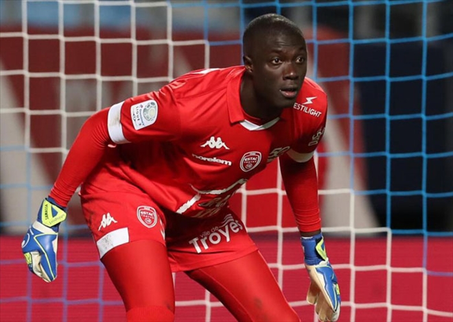 YİĞİDO KALECİSİNİ BULDU