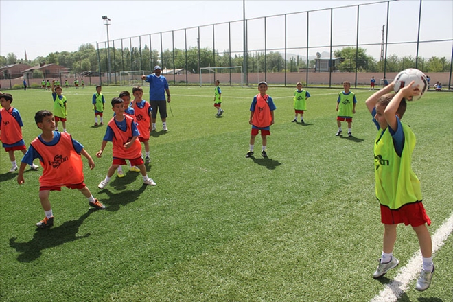 ?HAYDİ ÇOCUKLAR FUTBOLA?