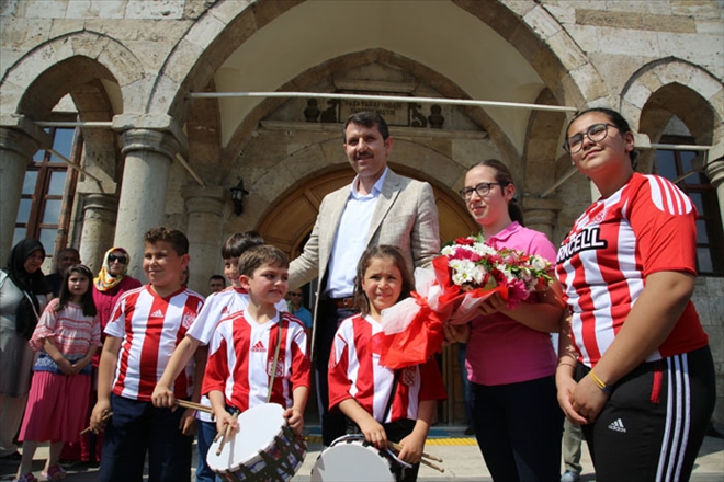 VALİ AYHAN´A BABALAR GÜNÜ SÜRPRİZİ - video