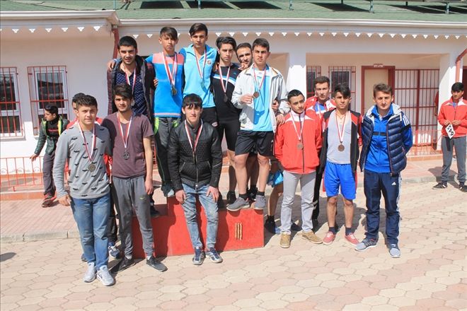 AHMET AYIK SPOR LİSESİ´NDEN 4 ALTIN