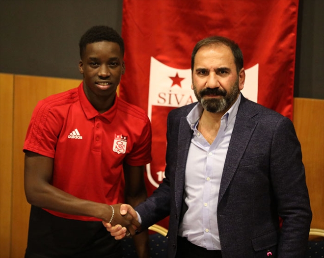 SİVASSPOR´A 2 YILDIZ BİRDEN!