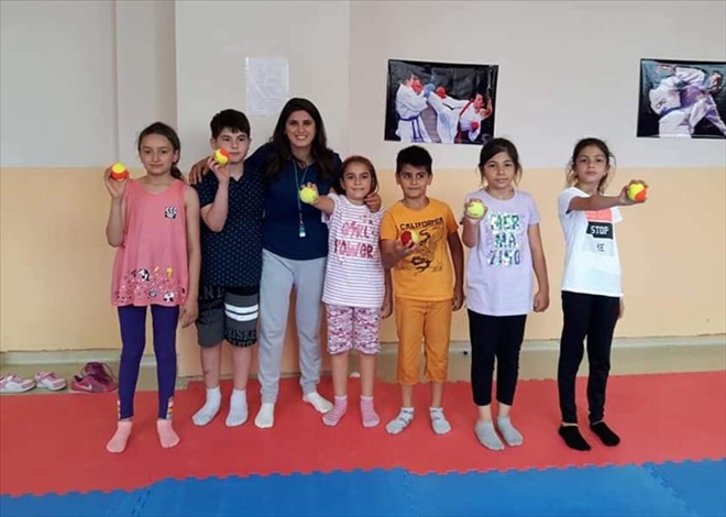 TENİSTE ÇALIŞMALAR SÜRÜYOR