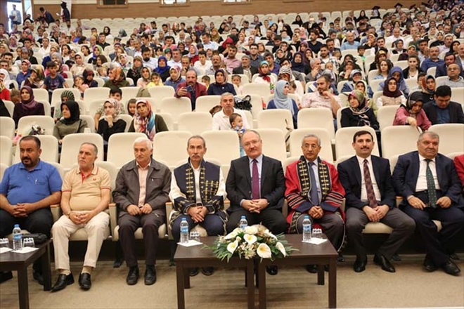 İLAHİYAT FAKÜLTESİNDE MEZUNİYET HEYECANI