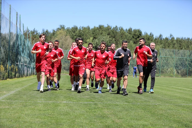 ASKERDEN DÖNEN FUTBOLCULAR KAMPA KATILDI