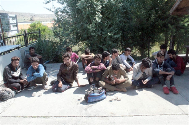 15 GÖÇMEN DAHA YAKALANDI - video