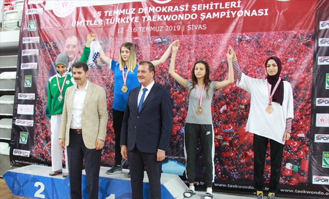 TEKVANDO RÜZGARI ESİYOR