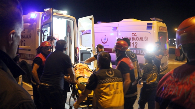 KAVŞAKTA FACİA: 3 ÖLÜ -video