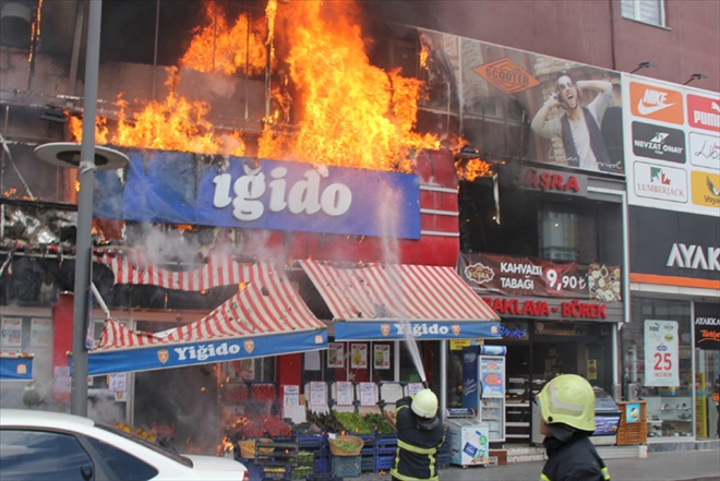 MARKETTE ÇIKAN YANGIN BİNAYI SARDI - video