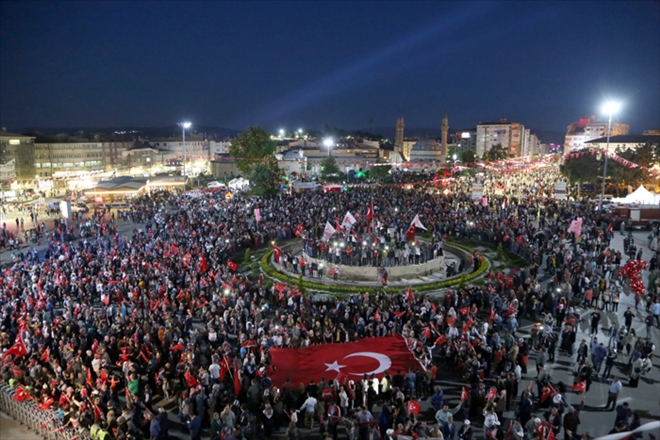 BİR KEZ DAHA LANETLEDİK