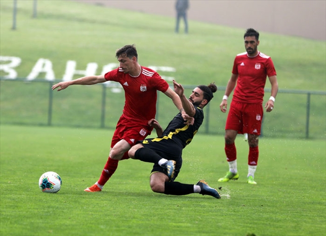 İLK MAÇA SİS ENGELİ