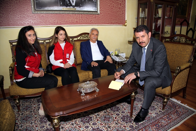 KURBANINI TÜRK KIZILAYI´NA BAĞIŞLADI