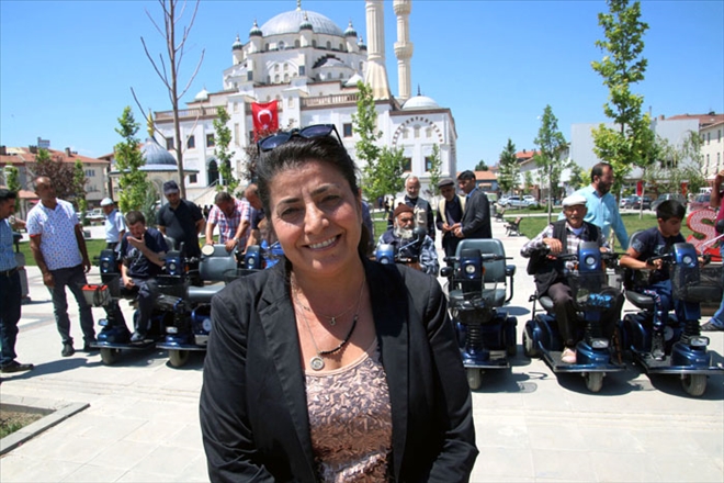 GURBETÇİ KADIN ENGELLİLERİ SEVİNDİRDİ