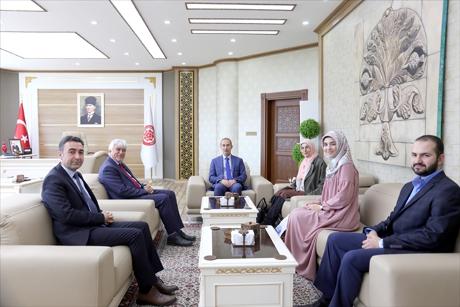 YAZAR AKTAŞ´TAN ÜNİVERSİTE´YE ÖVGÜ