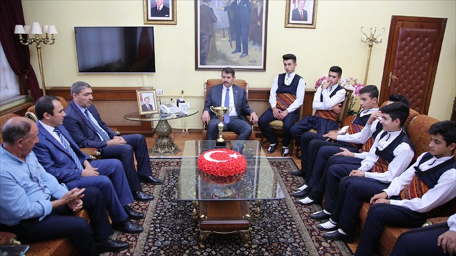 ŞAMPİYON EKİPTEN VALİ AYHAN´A ZİYARET