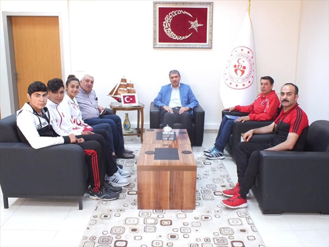 DERECELİ SPORCULARI KUTLADI