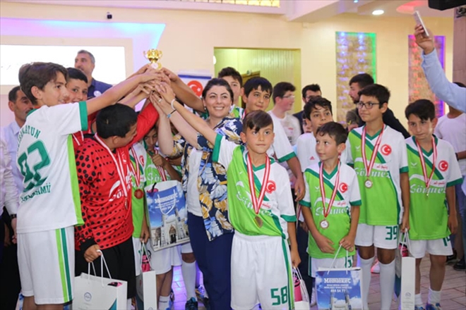 ŞAMPİYONLUK KUPASI İSTİKLAL CAMİ´NİN