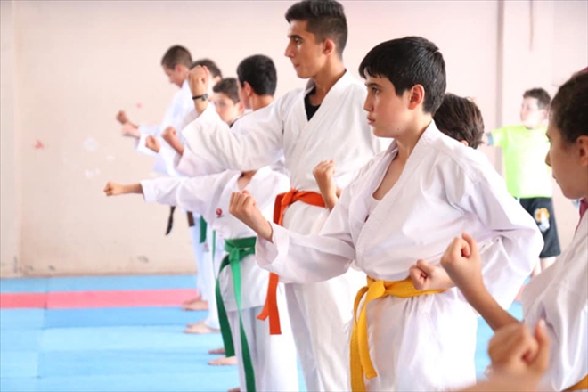 YENİ KARATECİLER YETİŞİYOR