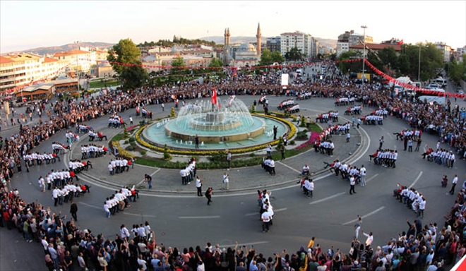 1058 KİŞİ İLE SİVAS HALAYI - video