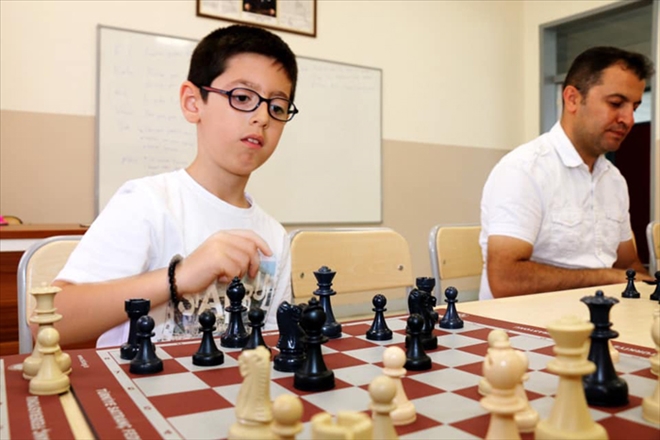 SATRANÇTA ÇALIŞMALAR TAM GAZ