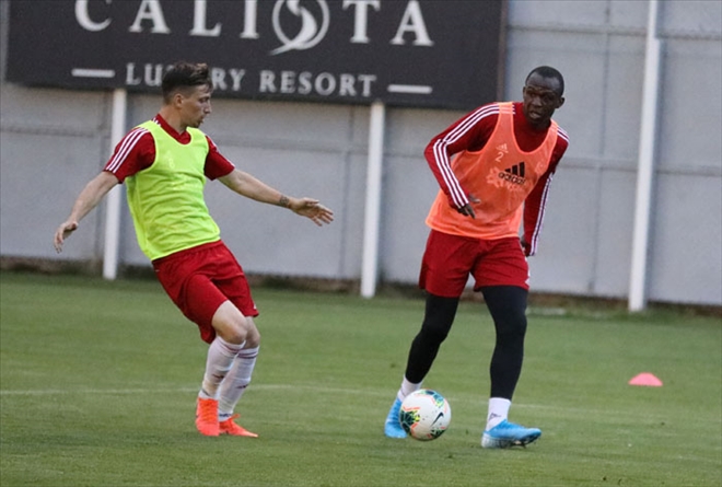 SİVASSPOR´DA RİZE MESAİSİ