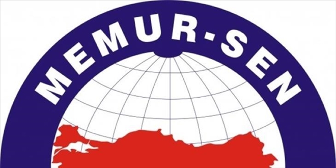 MEMURLAR MEYDANLARA İNİYOR