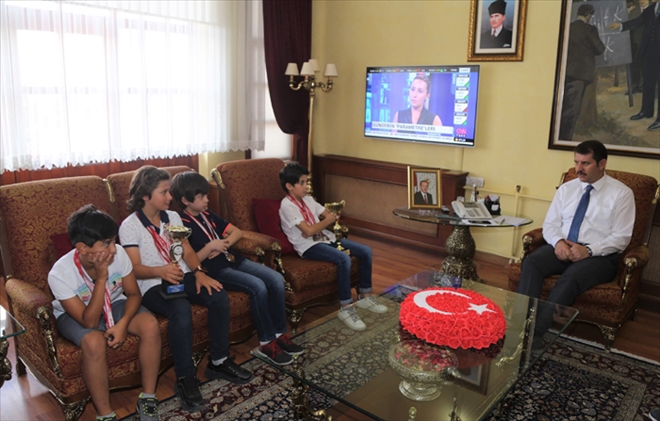 VALİ AYHAN, DERECELİ SPORCULARI KUTLADI