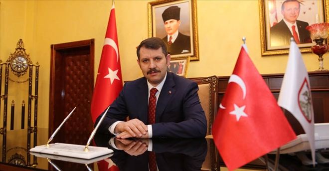 VALİ AYHAN: ?EMSALSİZ ZAFER?